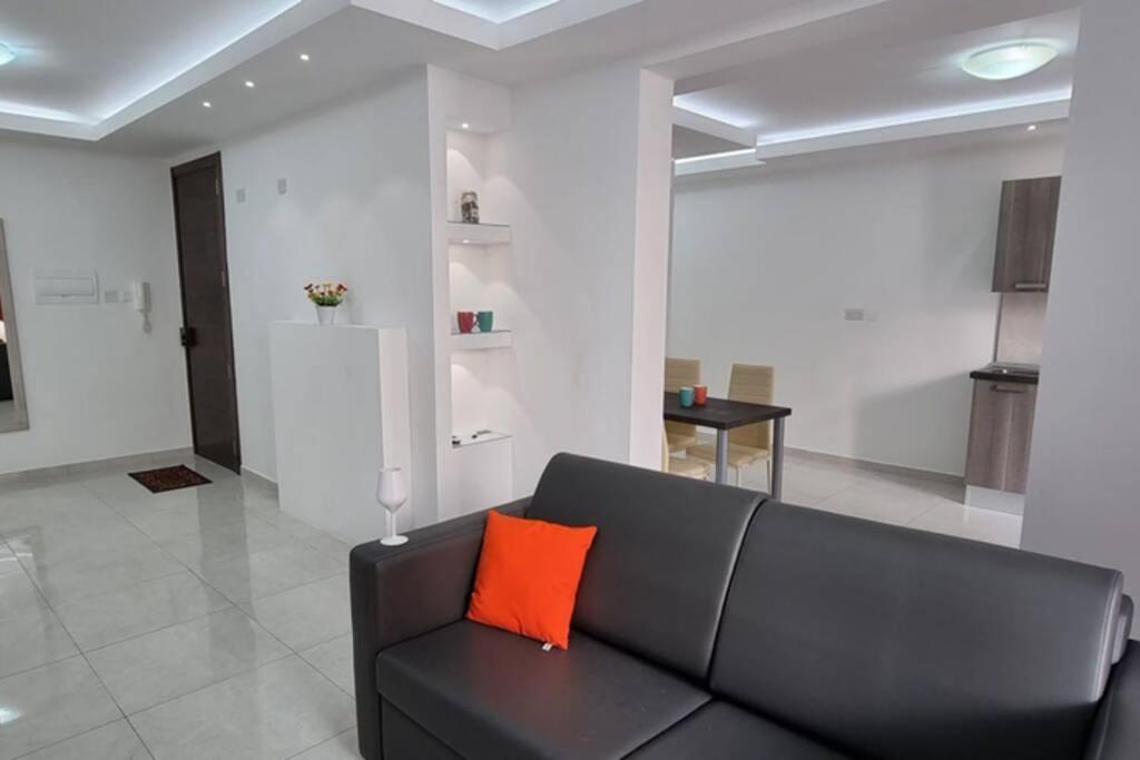 Seaview 2 Double Bedroom Modern Apartment Сейнт Полс Бей Екстериор снимка